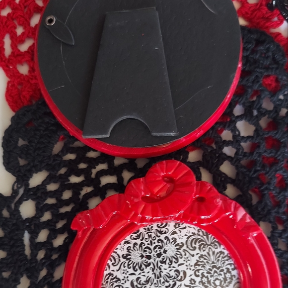 Mini photo frames, doillies, vintage style decor NWOT - Picture 4 of 7